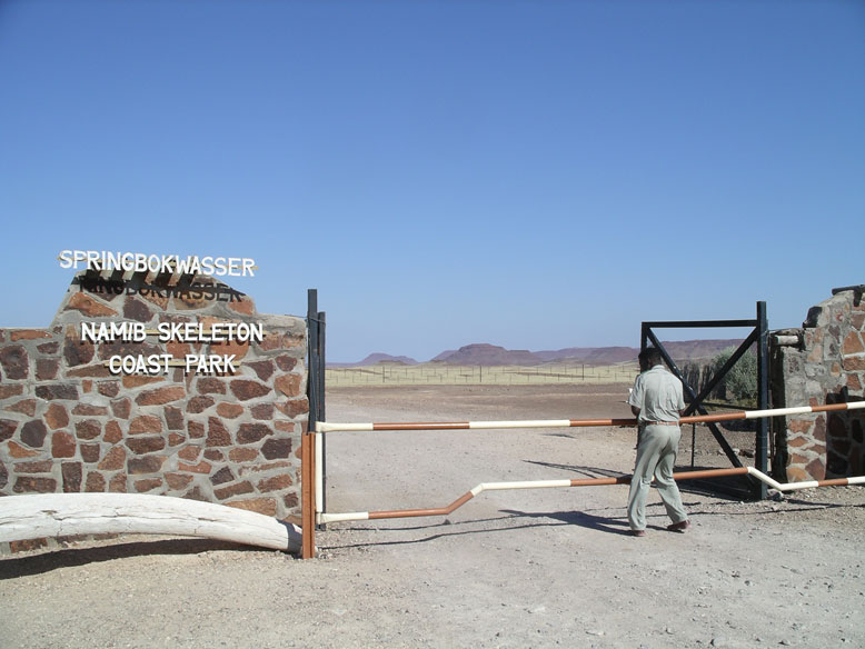 entrada norte a la puerta de los esqueletos